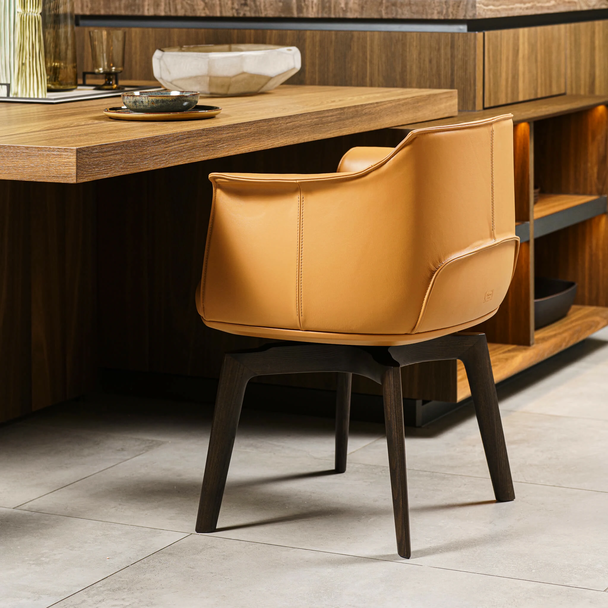 Стул Archibald Swivel Soulful il patti — Poltrona Frau, кожа