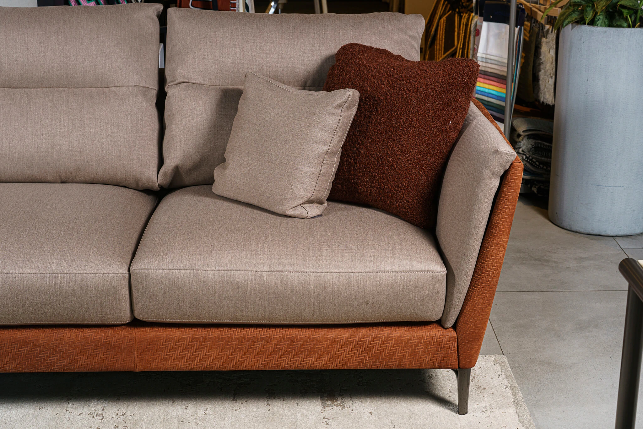 Диван Bretagne Gran Comfort Pelle Knits Paprika / Wool Satin Nougat — Poltrona Frau, кожа, фото 6