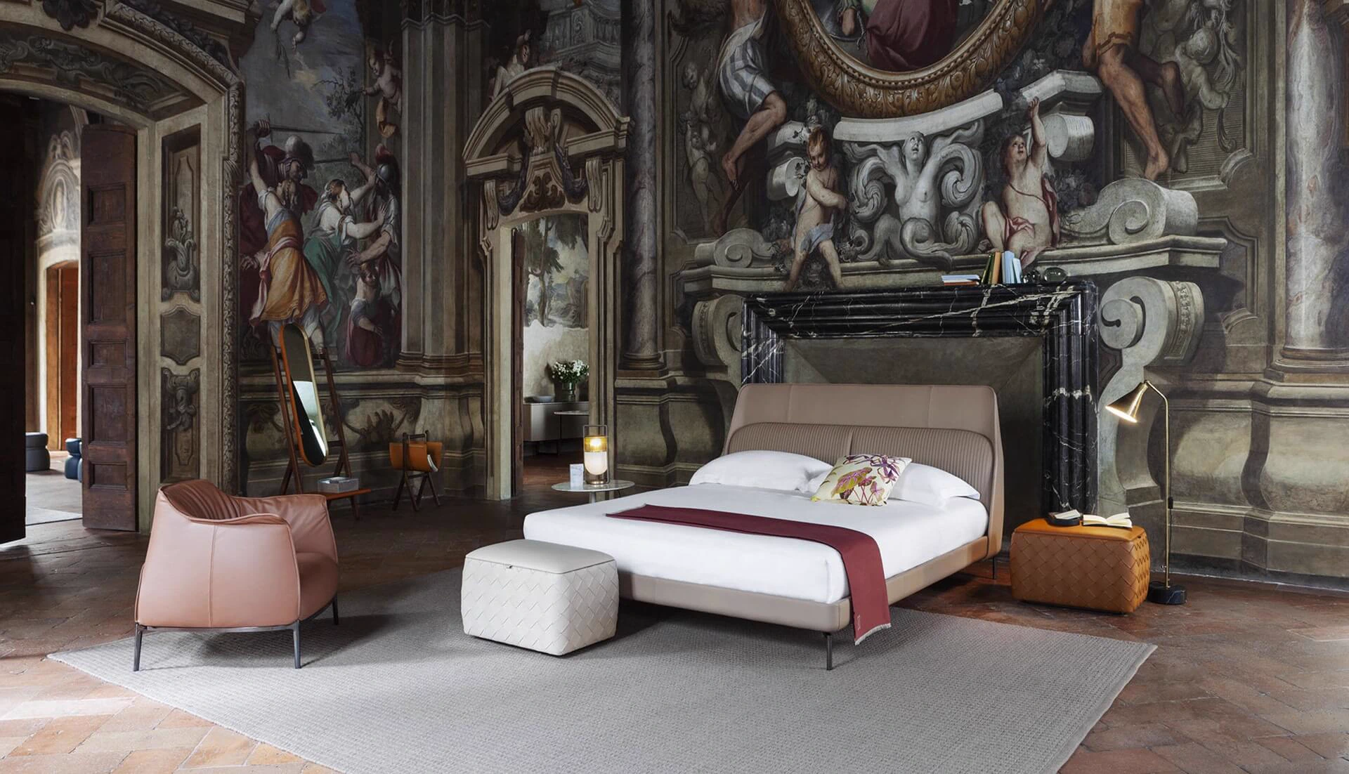 Каркас и наполнение: металл. Классический стиль Кровать Coupe SC Cachemire — Poltrona Frau, кожа, фото 5