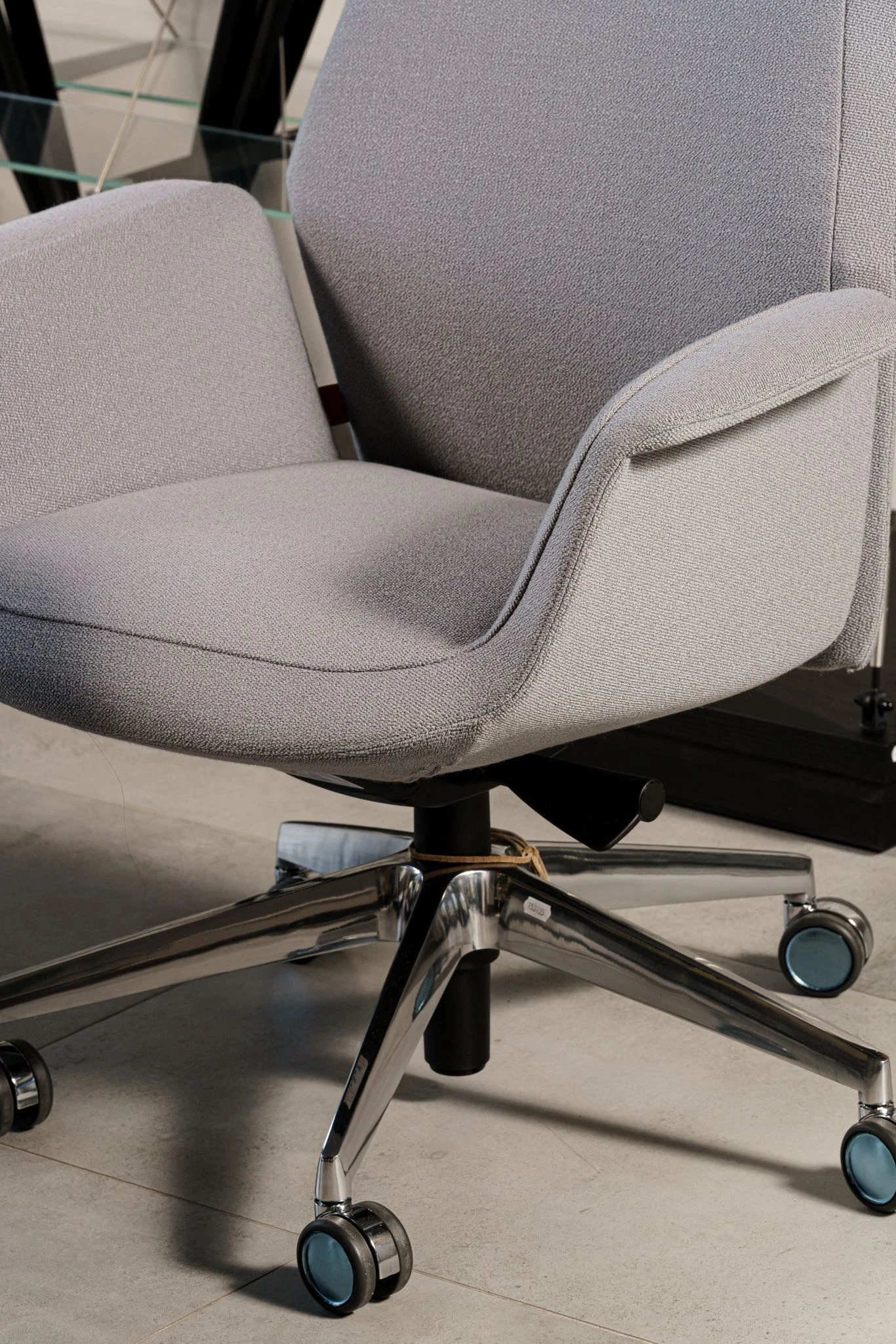 Кресло Downtown Managerial Kvadrat Vidar 133 — Poltrona Frau, кожа, фото 5
