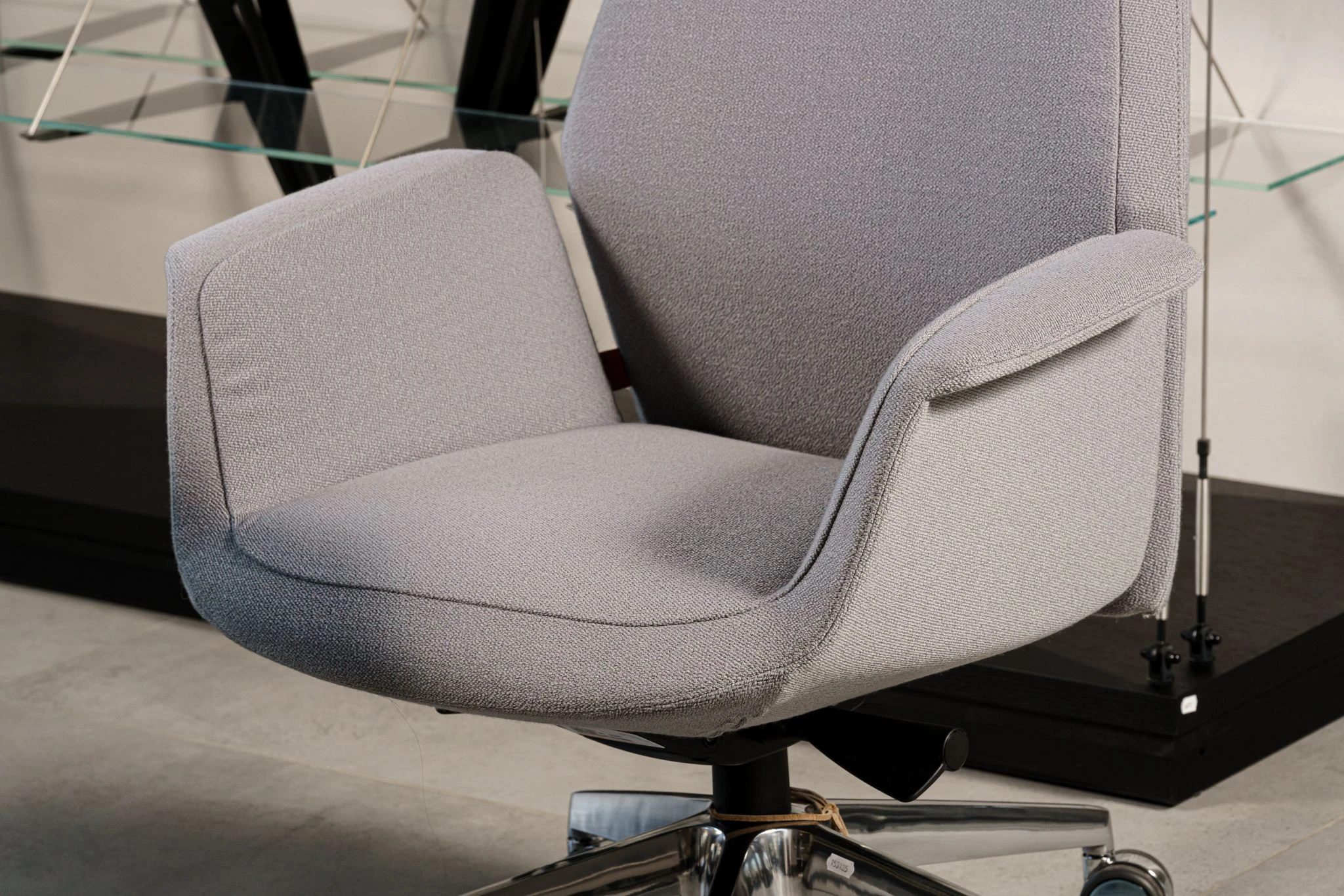 Кресло Downtown Managerial Kvadrat Vidar 133 — Poltrona Frau, кожа, фото 6