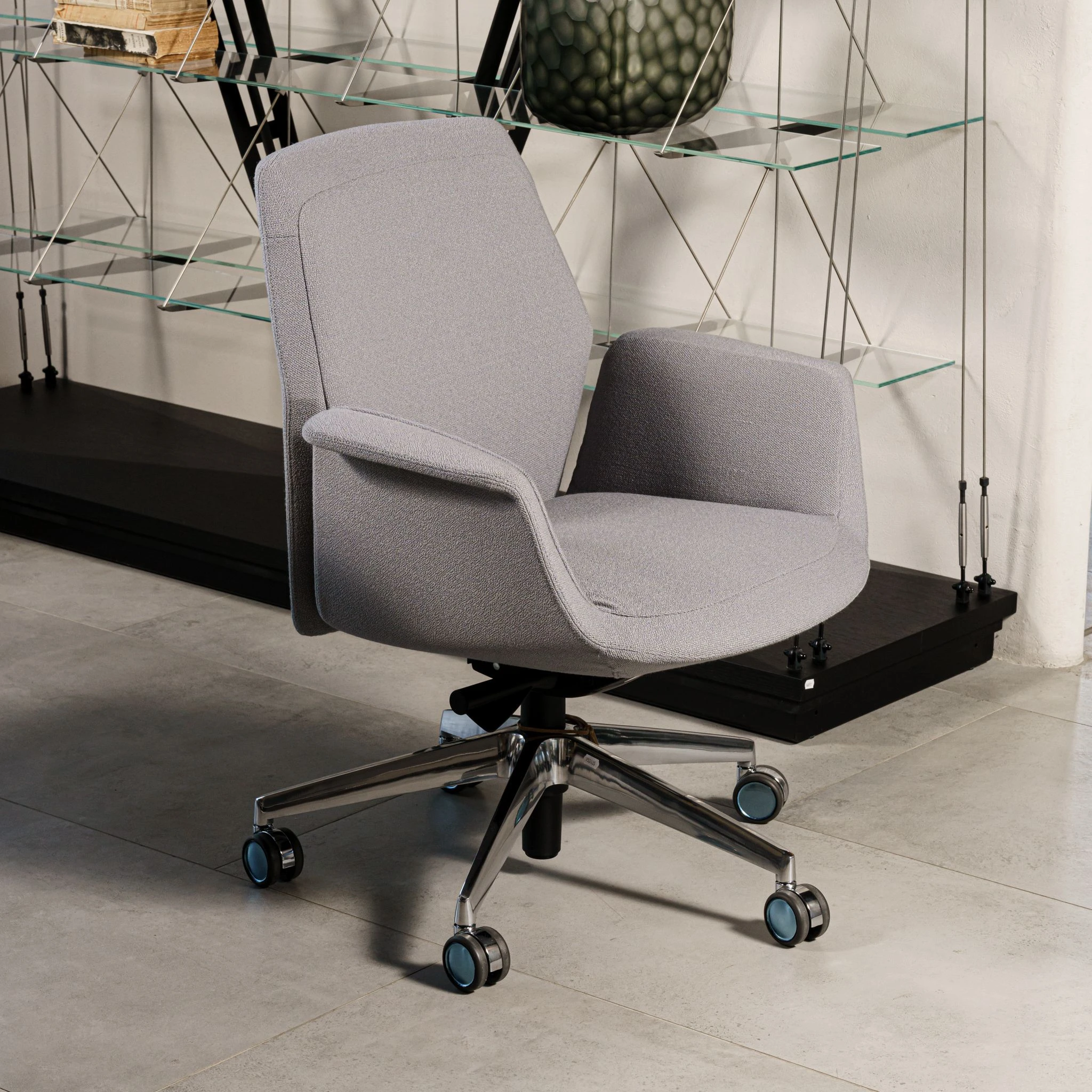 Кресло Downtown Managerial Kvadrat Vidar 133 — Poltrona Frau, кожа