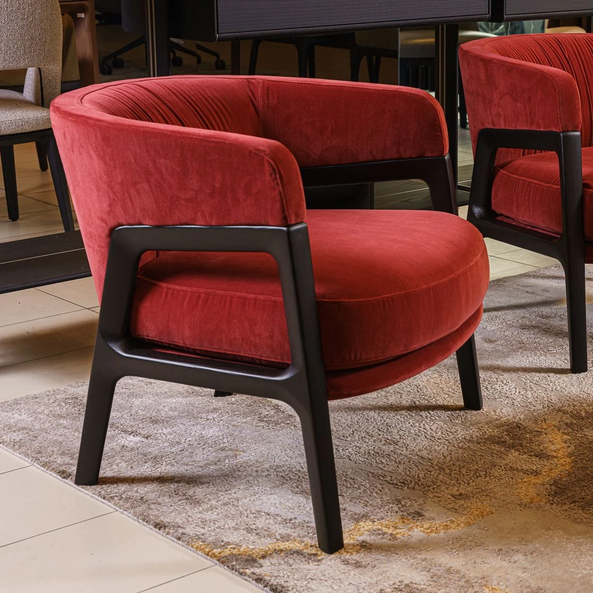 Кресло Duo Lounge Velvet Ziggy Red Onion / Wenge — Poltrona Frau, кожа