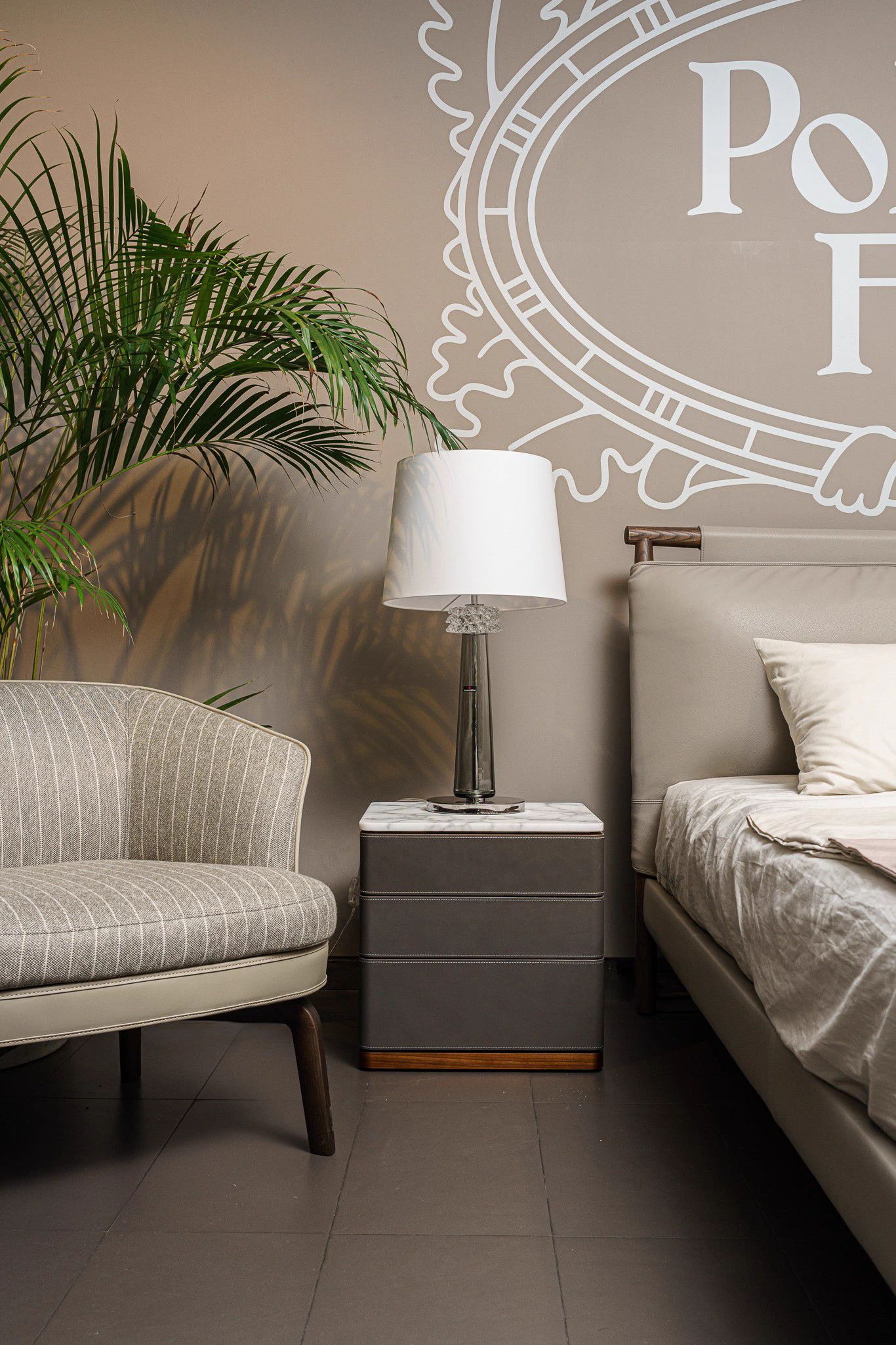 Прикроватная тумбочка Fidelio Brilliant Arabescato Venato — Poltrona Frau, кожа, фото 4