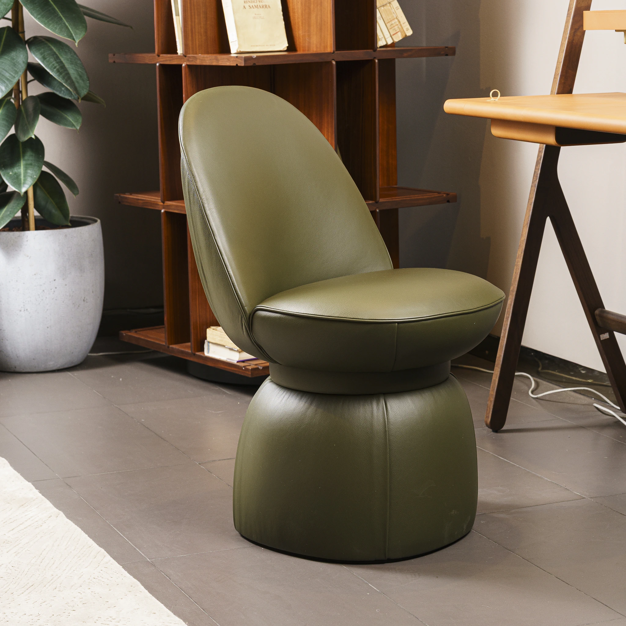 Стул Lepli Chair 177 Limo — Poltrona Frau, кожа