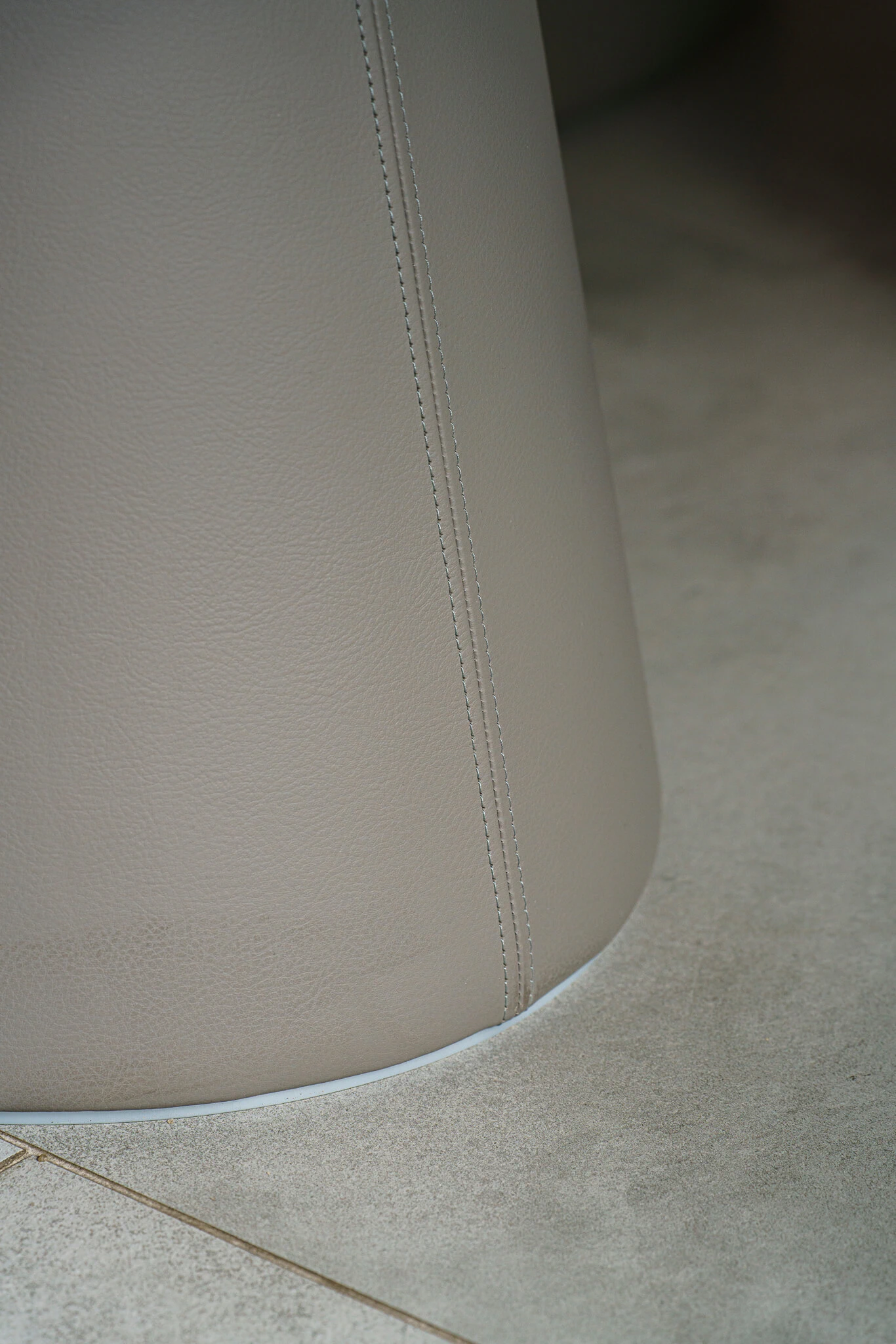 Стол Mesa Ellipse — Poltrona Frau, кожа, фото 5