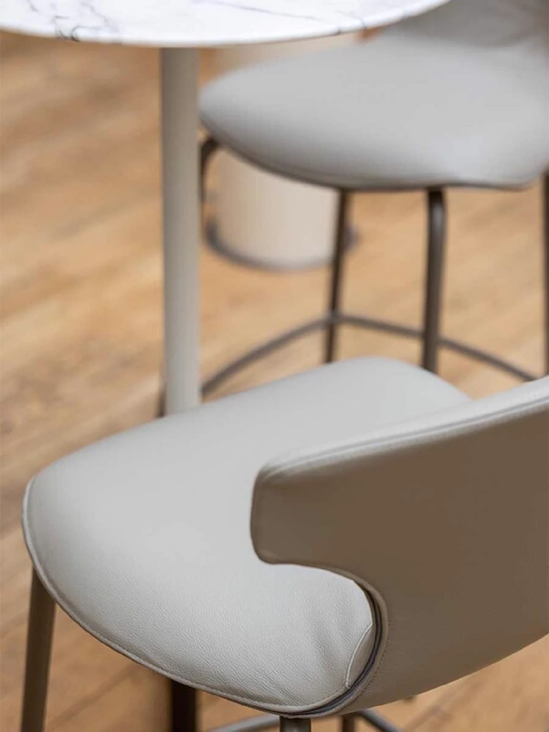 Каркас и наполнение: металл. Современный дизайн Барный стул Montera Mas Stool Metall Base — Poltrona Frau, кожа, фото 6
