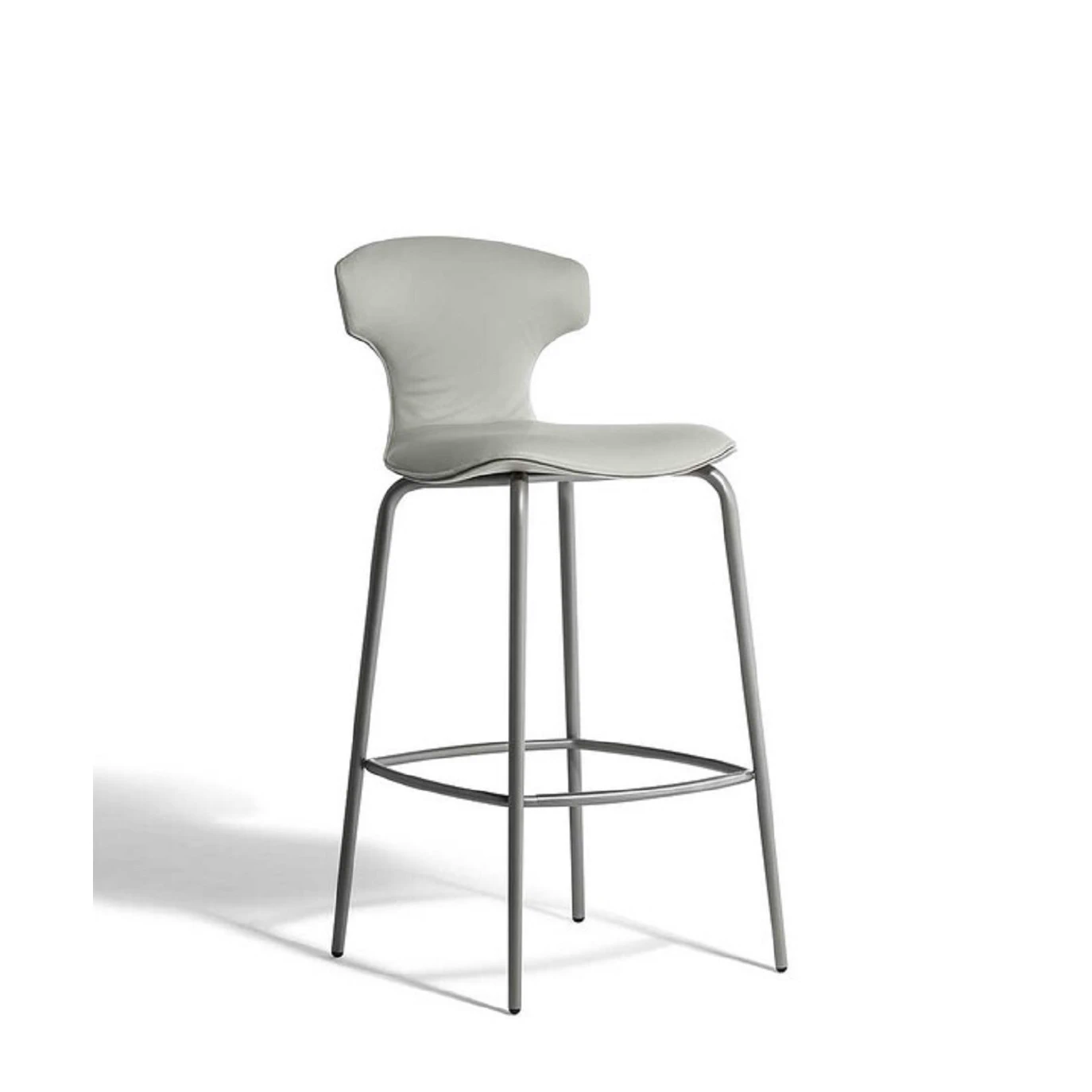 Каркас и наполнение: металл. Современный дизайн Барный стул Montera Mas Stool Metall Base — Poltrona Frau, кожа