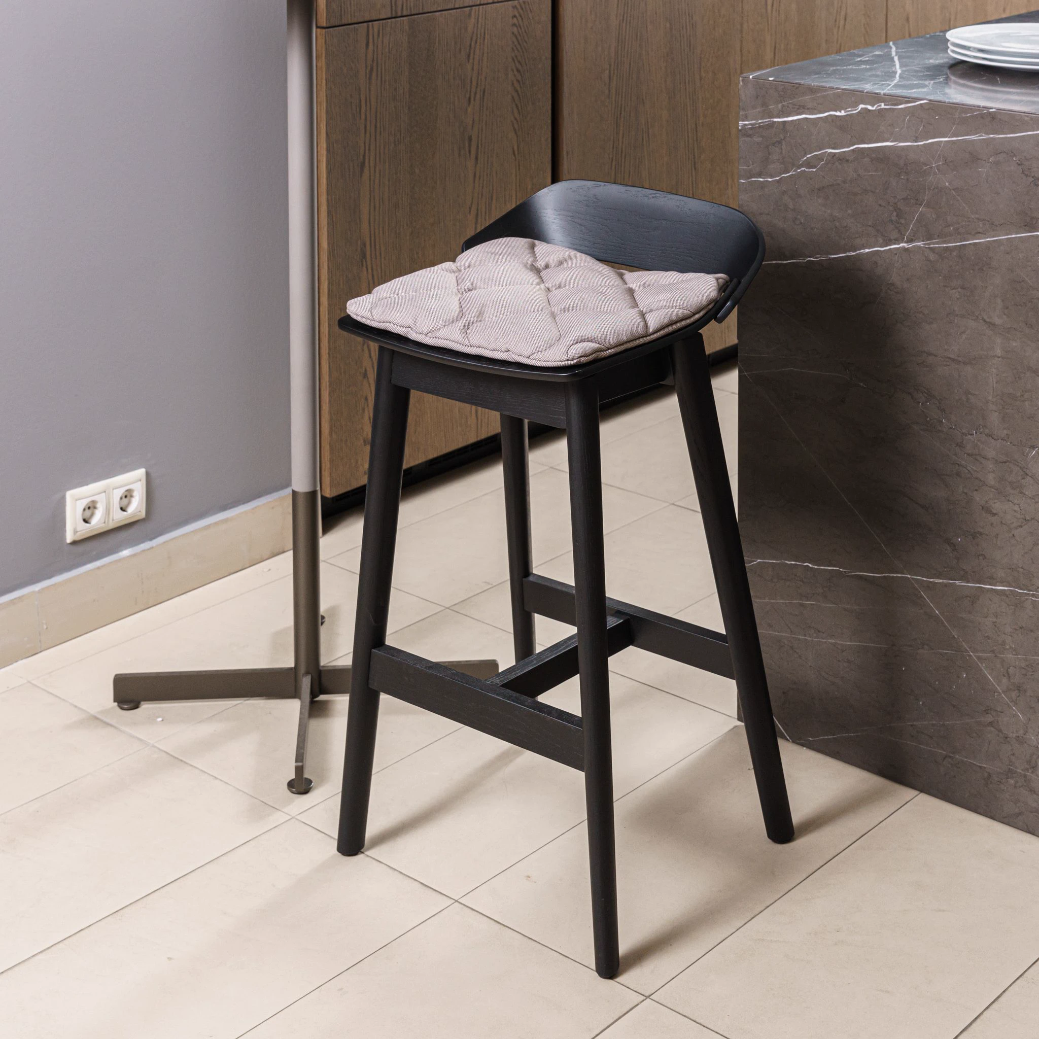 Барный стул с подушкой 650 black — Rolf-benz, текстиль, фото 2
