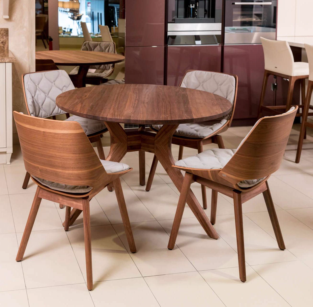 Стол 965 American walnut — Rolf-benz, массив дерева