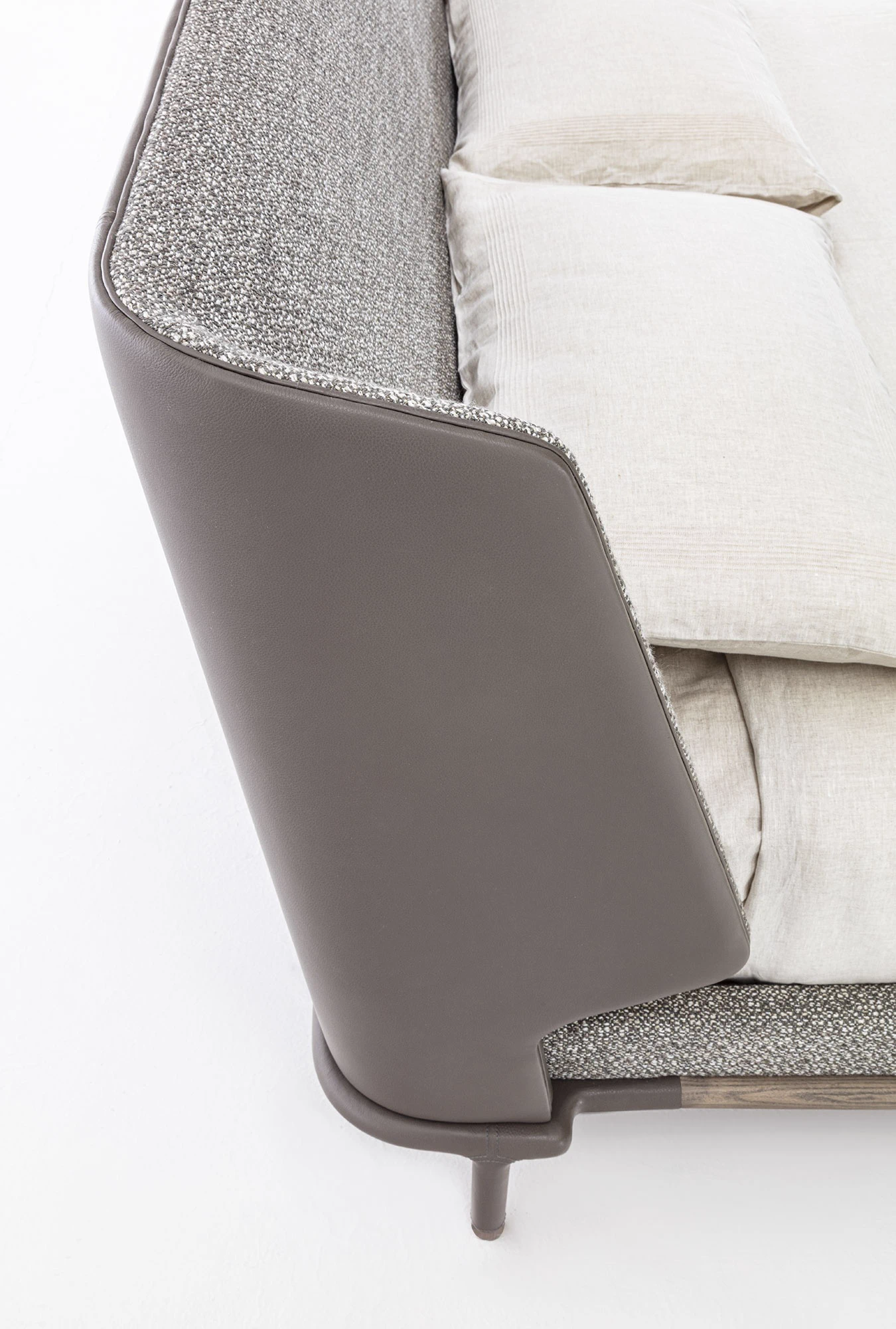 Кровать Alfred — Vittoria Frigerio, кожа, фото 5