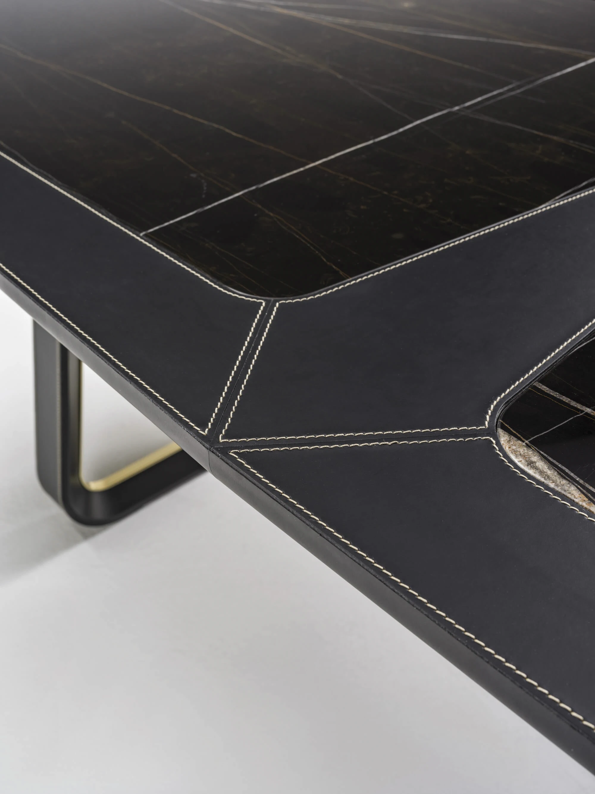 Стол Arquis — Vittoria Frigerio, кожа, фото 5
